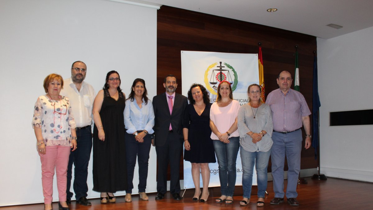 Miembros del Colegio de Graduados Sociales y el magistrado Enrique Sanjuán