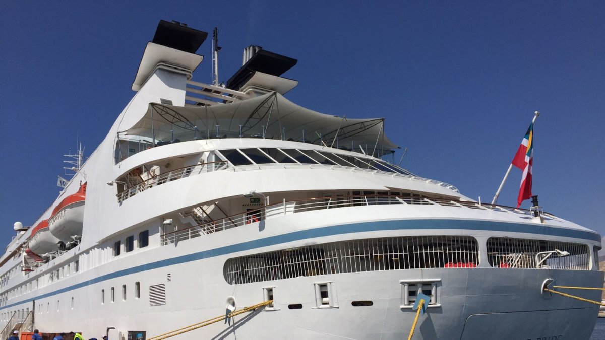 El barco que está atracado este martes en el puerto.