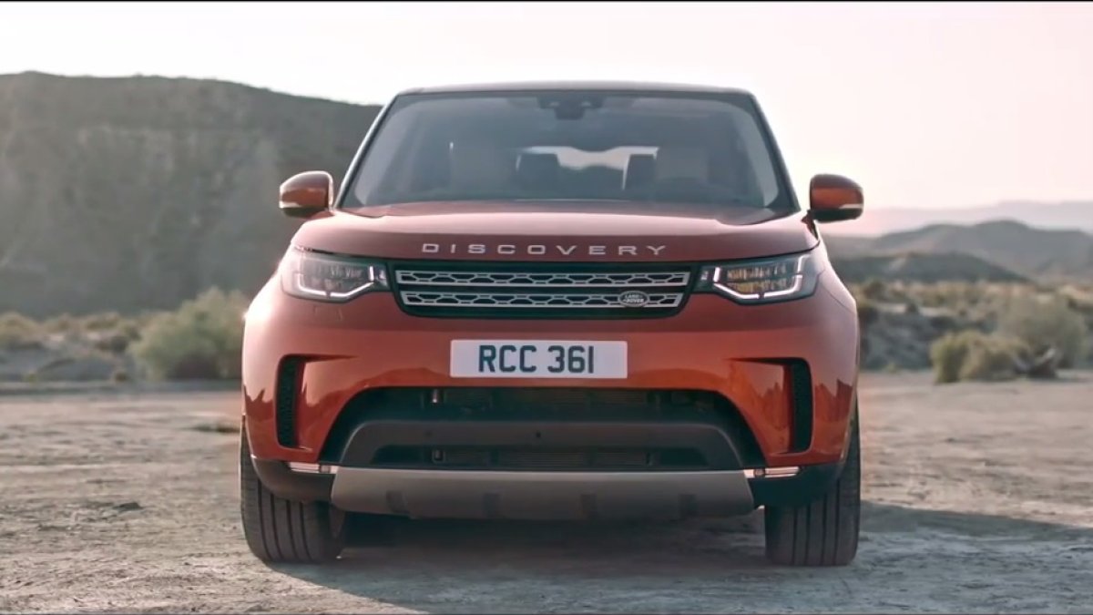 Tabernas luce junto al Land Rover Discovery.