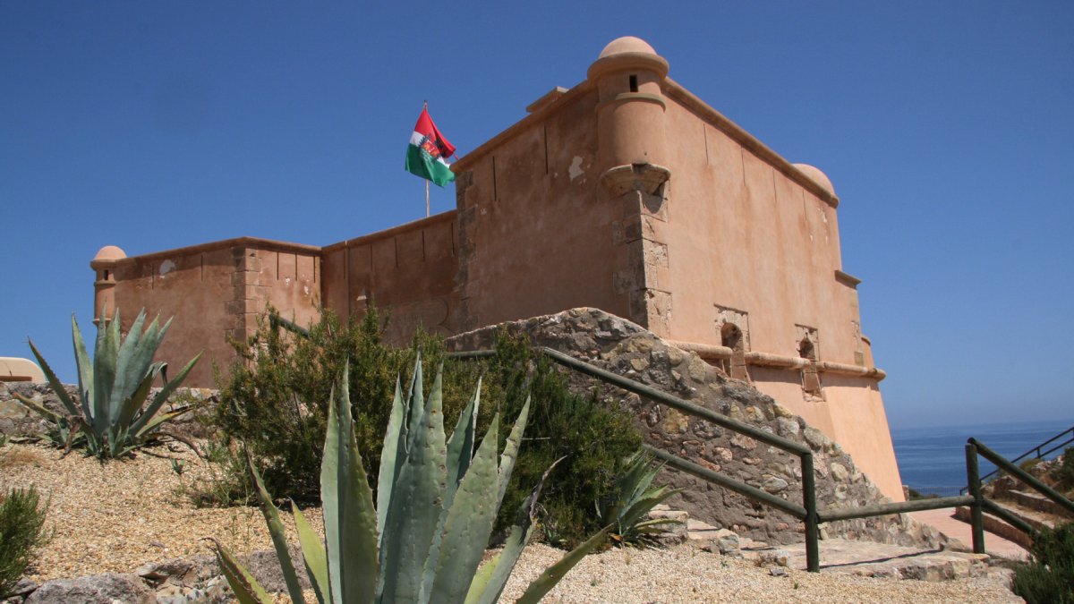 El Castillo de San Juan de los Terreros comienza hoy su horario de verano.