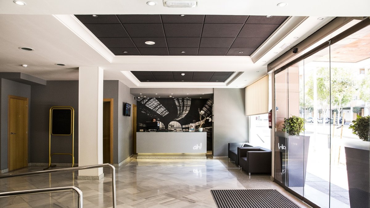 Hall de entrada al Avenida Hotel Almería