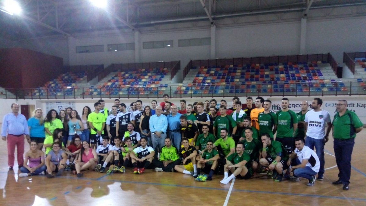 Los chicos en el Palacio de Deportes de Vícar.