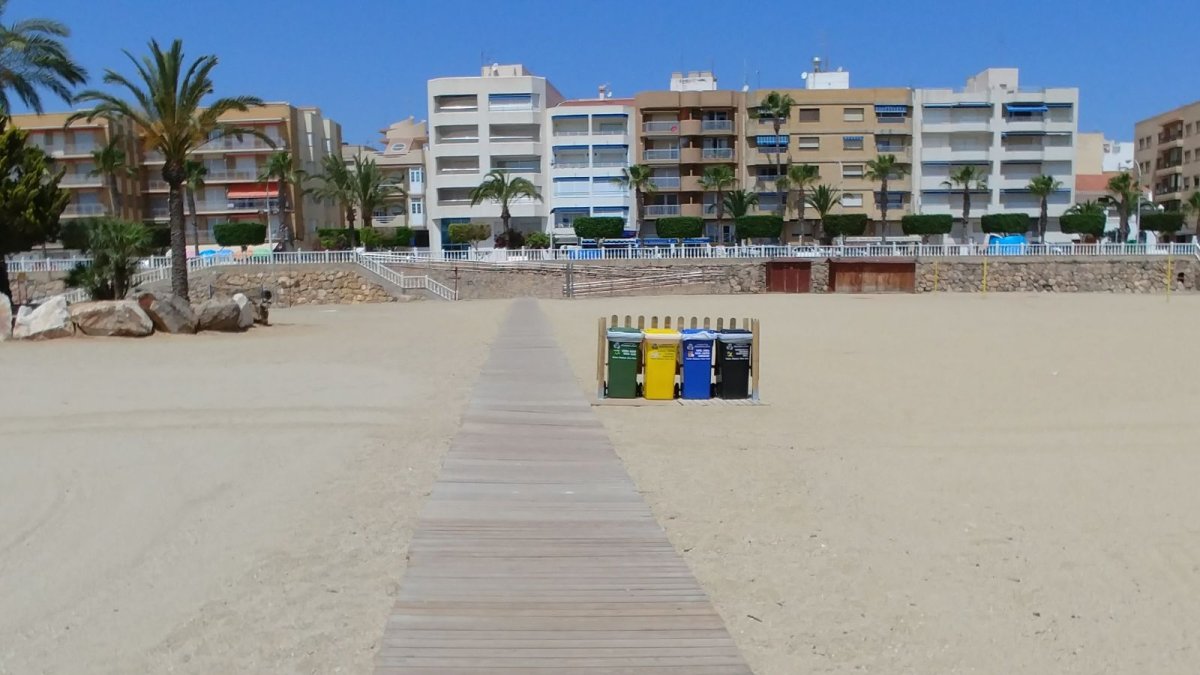 Las playas de Garrucha ya están abiertas al baño.