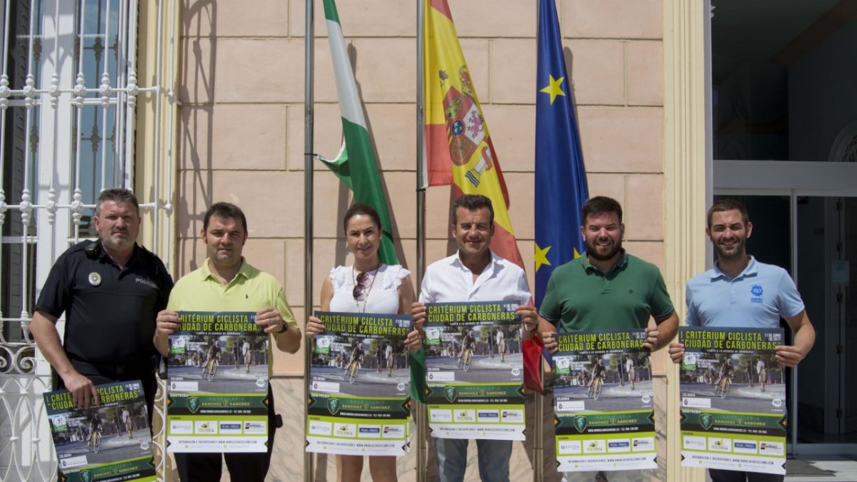El alcalde de Carboneras en la presentación del Critérium.