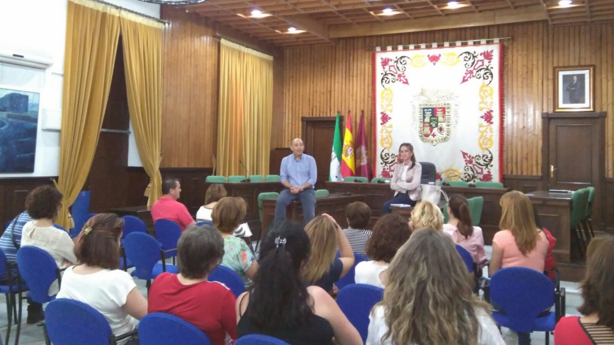 Reunión del alcalde con las asociaciones de padres de alumnos del municipio.