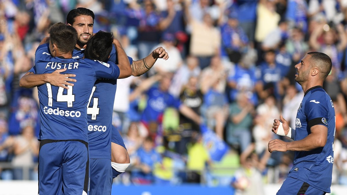 Chuli celebrando uno de los goles que le hizo a su Almería.