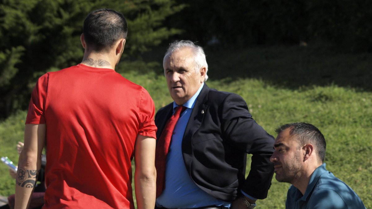 Alfonso García con Raúl Lozano hablando con Fran Vélez.