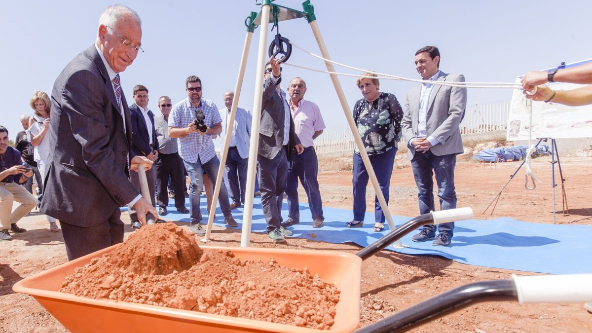 Gabriel Amat, durante el acto de puesta de la primera piedra del retén.