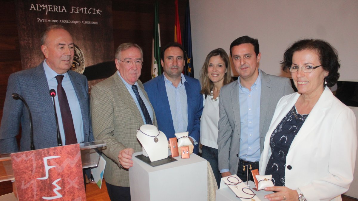 Juan Salvador López, Regente; el doctor Fernando López, los concejales de Cuevas, Ignacio Modesto; y de Almería, Ana Martínez Labella; Javier García,