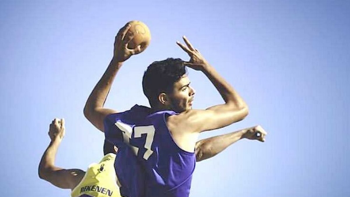 El jugador roquetero en acción.