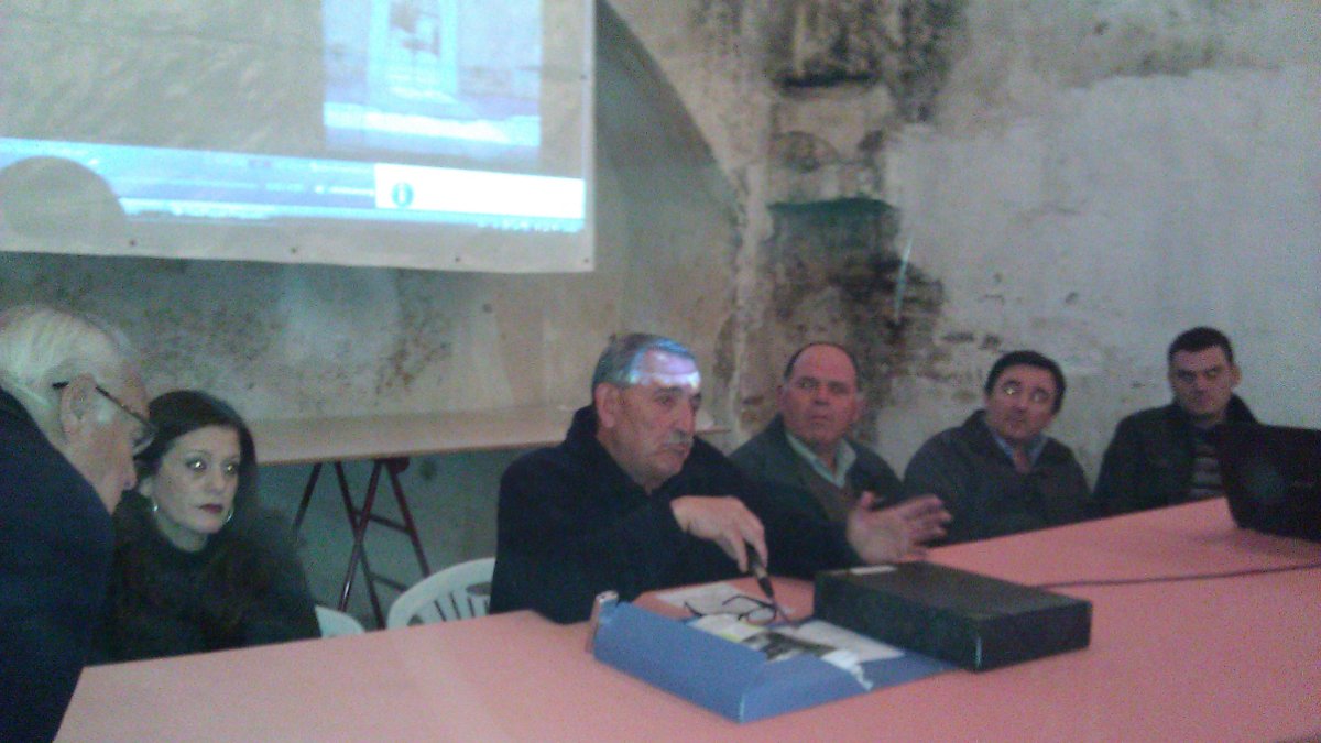 Llamas flanqueado por los ediles condenados Carmen Gambeta y Gaspar Masegosa.