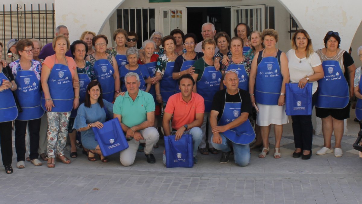 Foto de familia de los concejales con