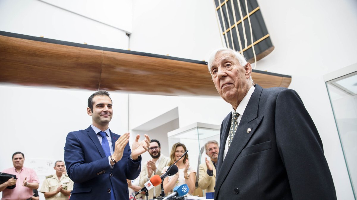 José Luis Romanillos, ayer en el Museo de la Guitarra tras el homenaje de la ciudad de Almería.