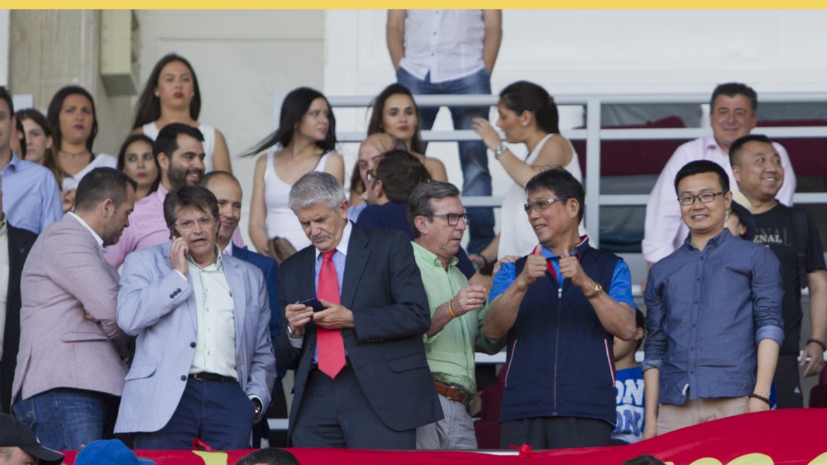 Genbao en el palco del Artés Carrasco.