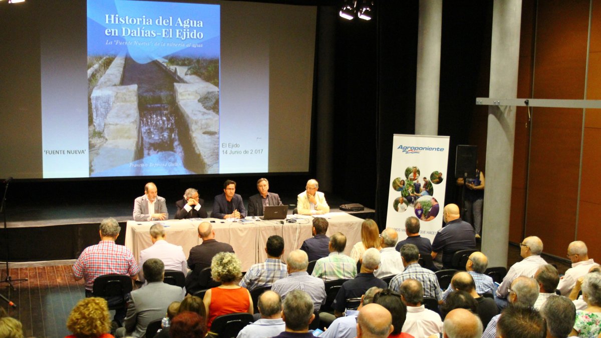 Presentación del libro de Francisco Espinosa en El Ejido.