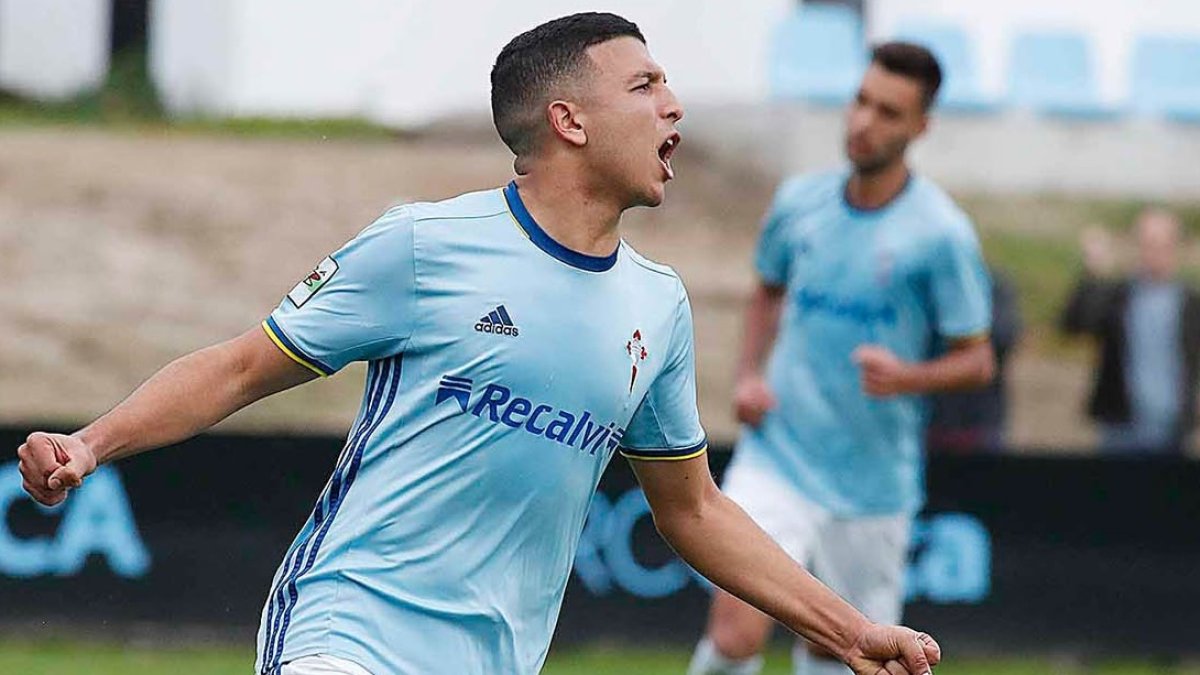 Hicham celebra un gol con el Celta B.