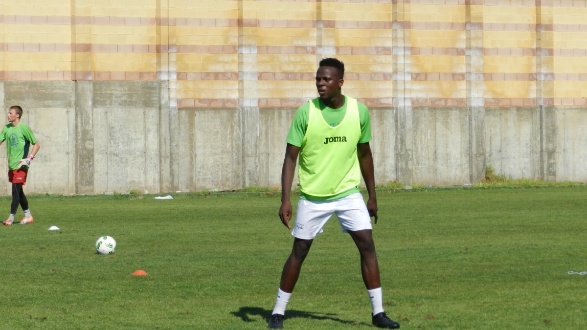 Admonio en un entrenamiento con el CD El Ejido.