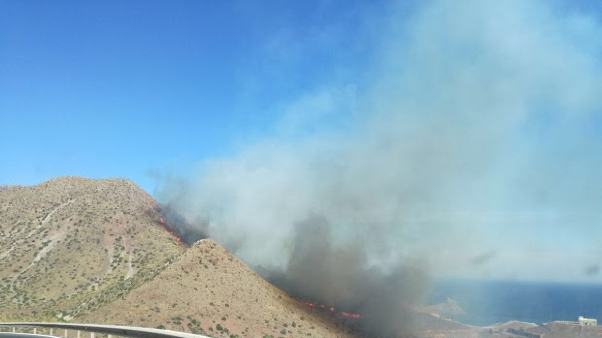 Este lunes se dio por extinguido el incendio.