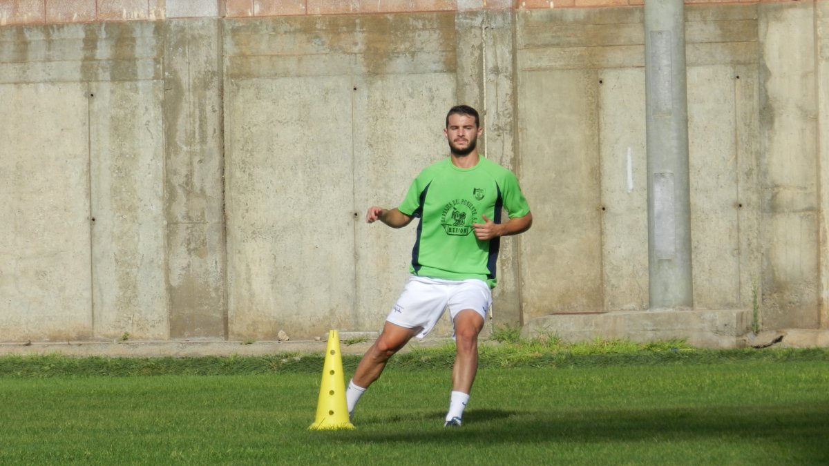 Gabri en un entrenamiento con el CD El Ejido.