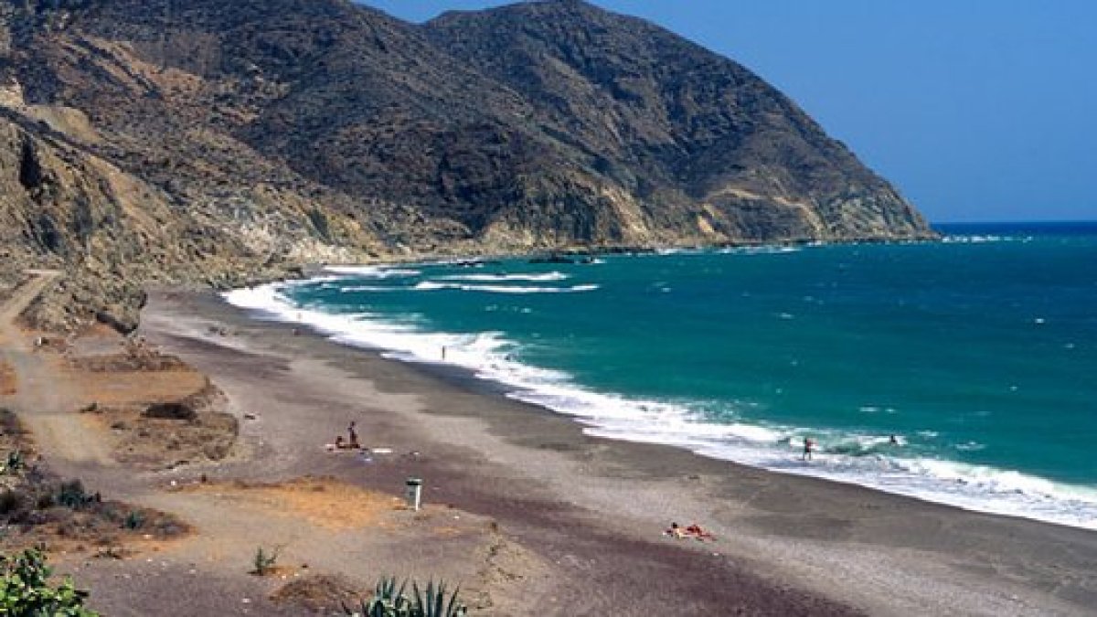 Almería y su costa sigue siendo destinos de cientos de turistas.