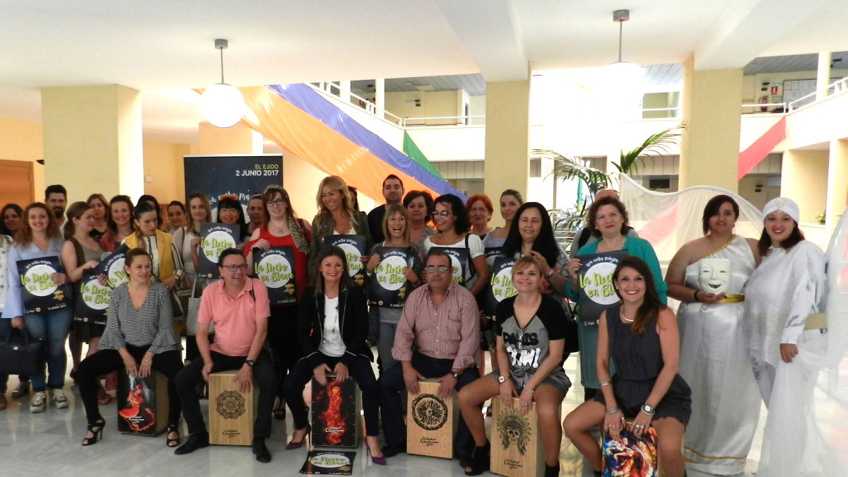 Presentación de la reciente Noche en Blanco en la que comerciantes y Ayuntamiento sí que fueron de la mano.