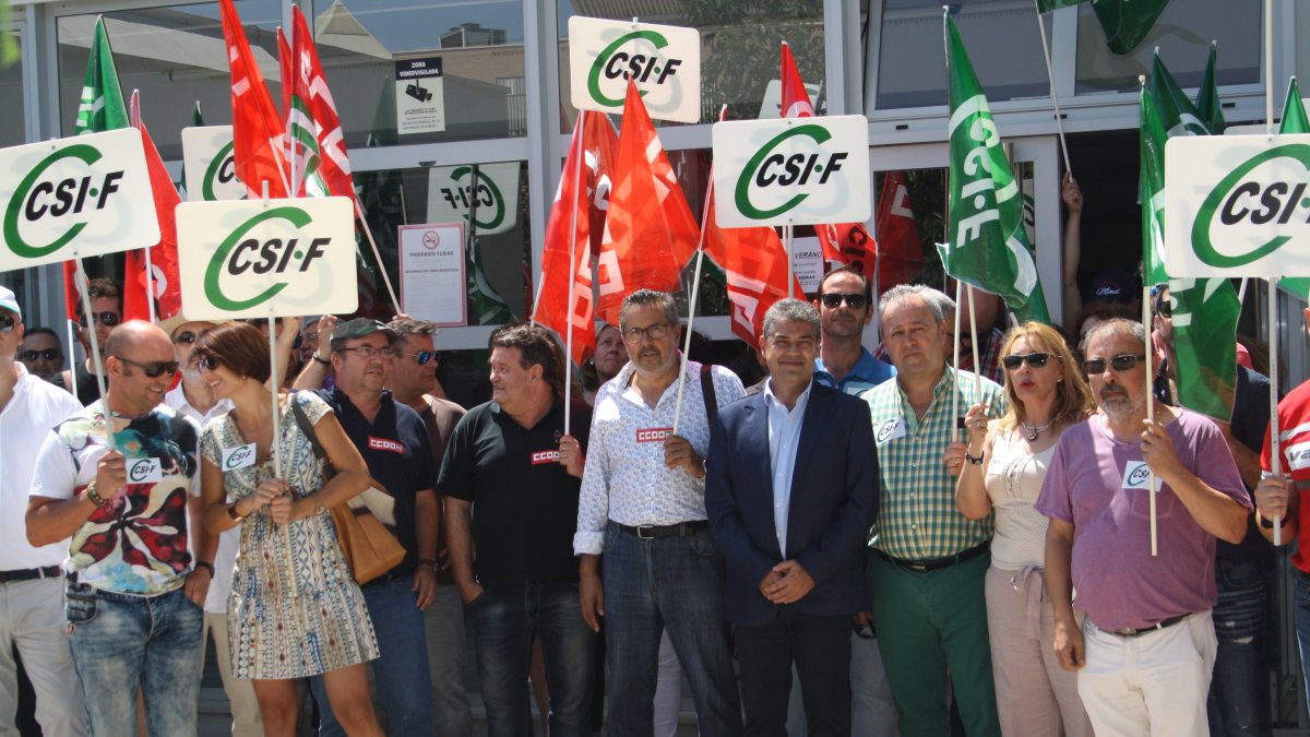 Protesta sindical con la presencia del rector de la UAL, Carmelo Rodríguez.