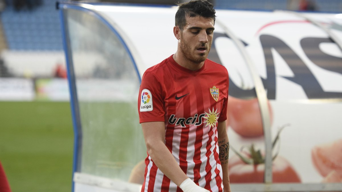 Fran Vélez tras un partido en el Mediterráneo.