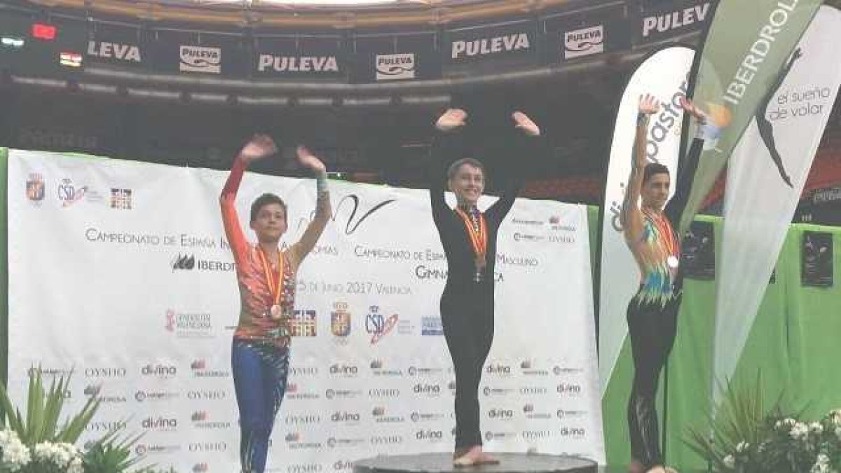 Iván Fernández subido al podio nacional.