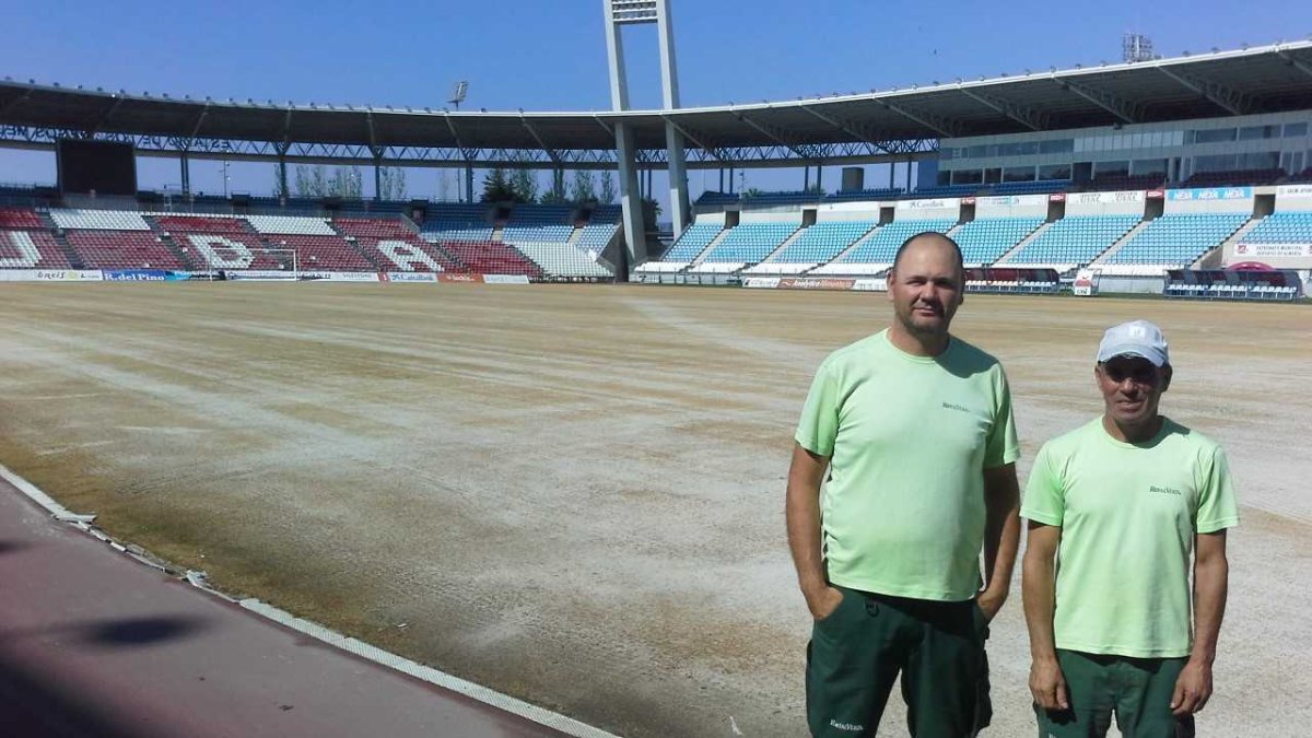 Dos grandes profesionales al frente del césped.