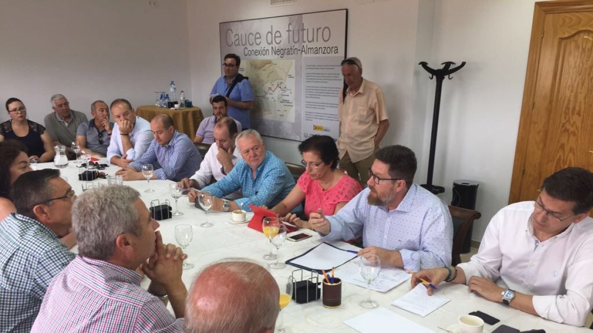 Reunión entre Rodrigo Sánchez Haro y agricultores de la comarca del?Bajo Almanzora.