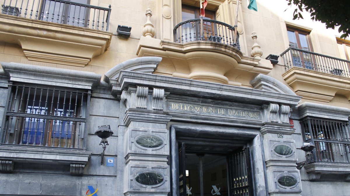 Delegación de Hacienda ubicada en el Paseo de Almería.