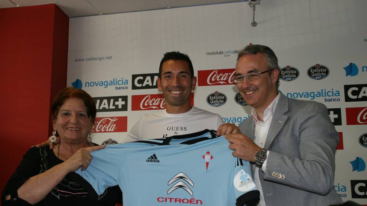 Charles fue presentado en Vigo por Miguel Torrecilla.