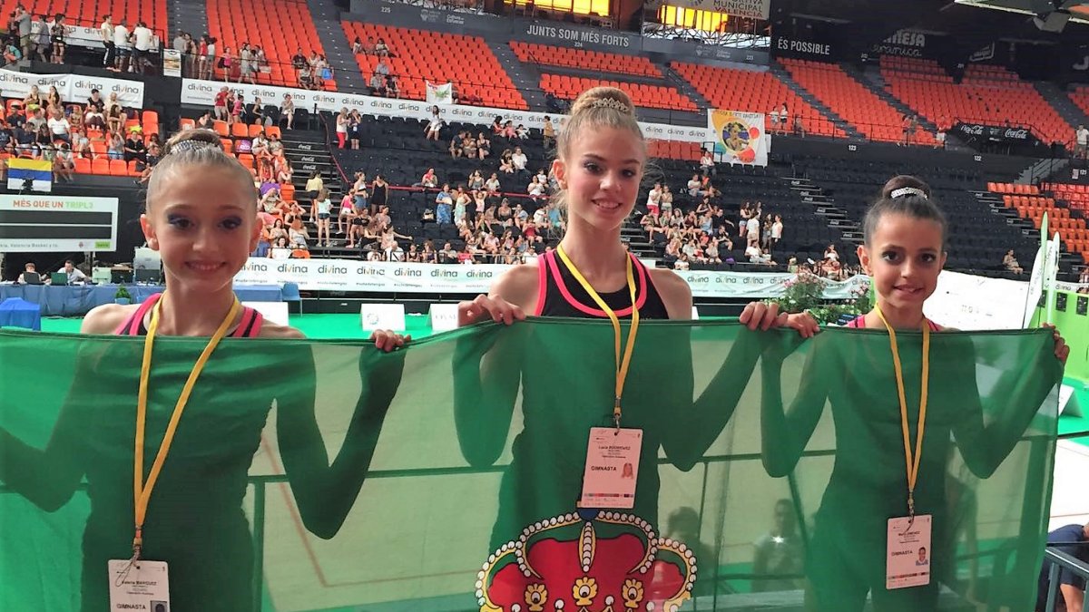 Las tres gimnastas ejidenses en el Campeonato de España.