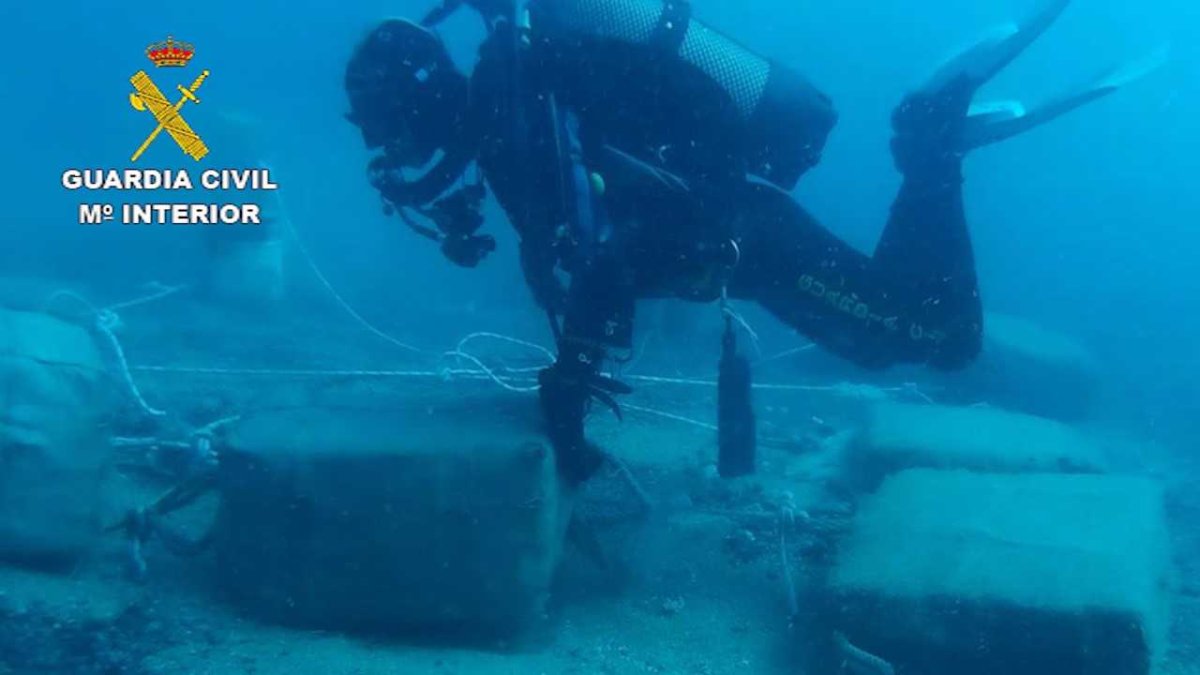 Llegaron a tirar los fardos al mar.