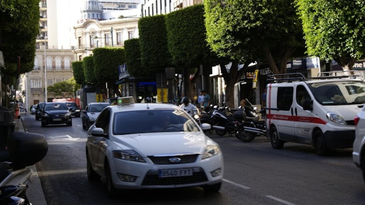 El Paseo de Almería es la arteria principal de la capital.