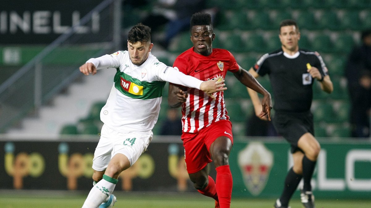 Azeez no seguirá en el Almería.