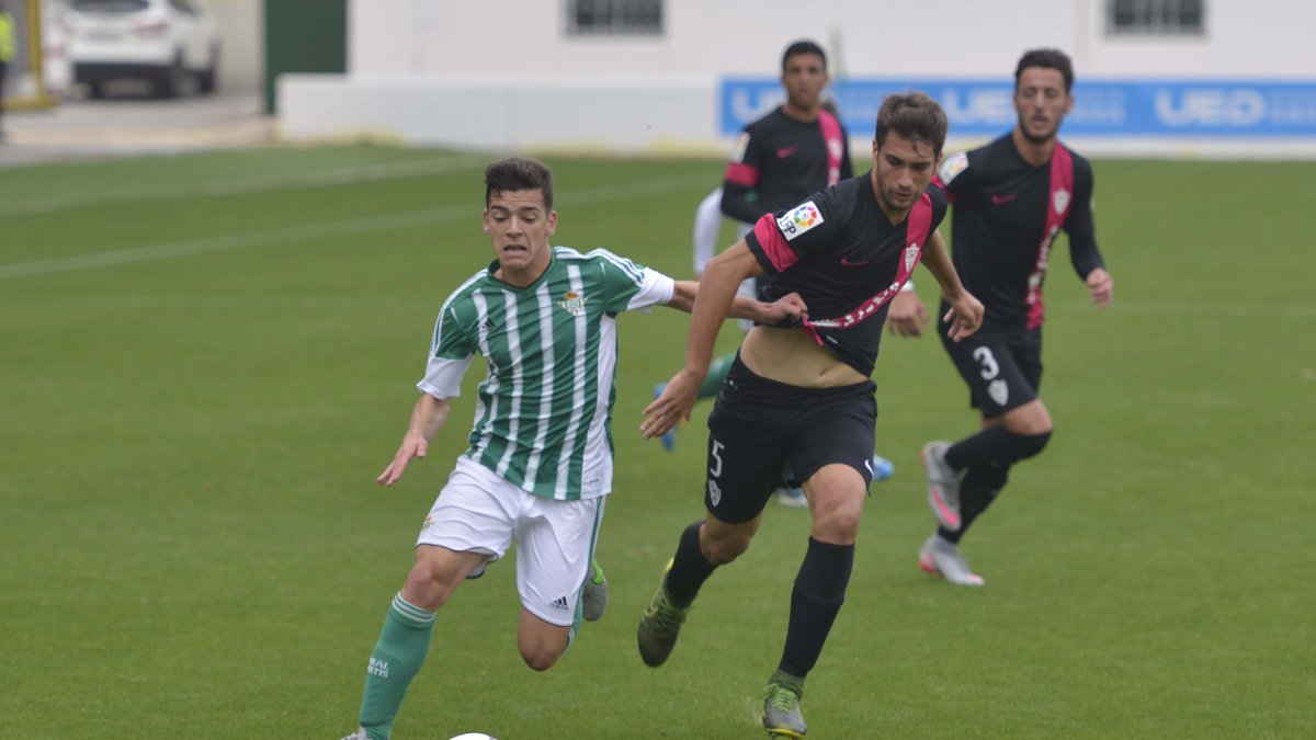 Josema jugando con el Almería B.