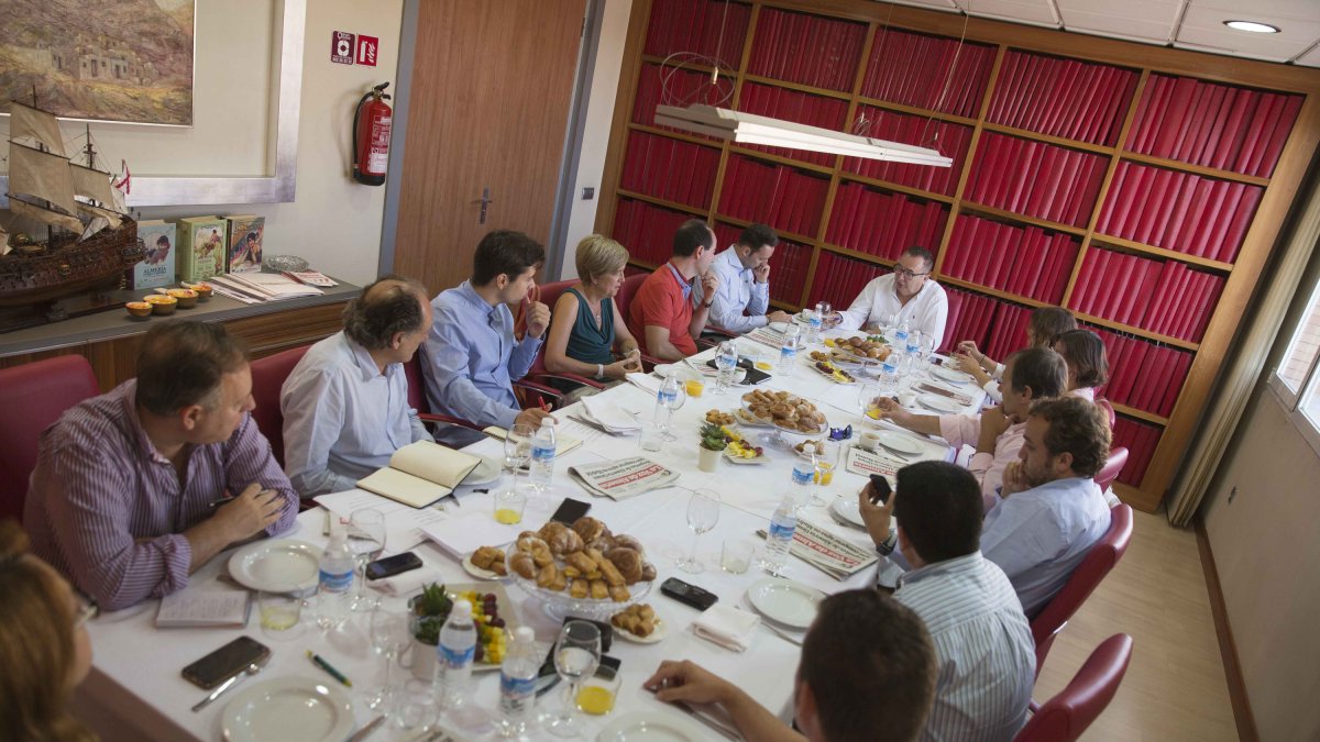 Imagen del desayuno con representantes del sector hortofrutícola organizado por La Voz de Almería