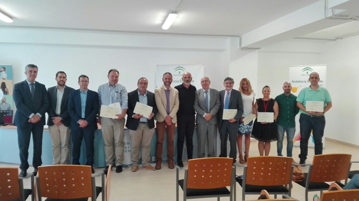 Los premiados con el jurado