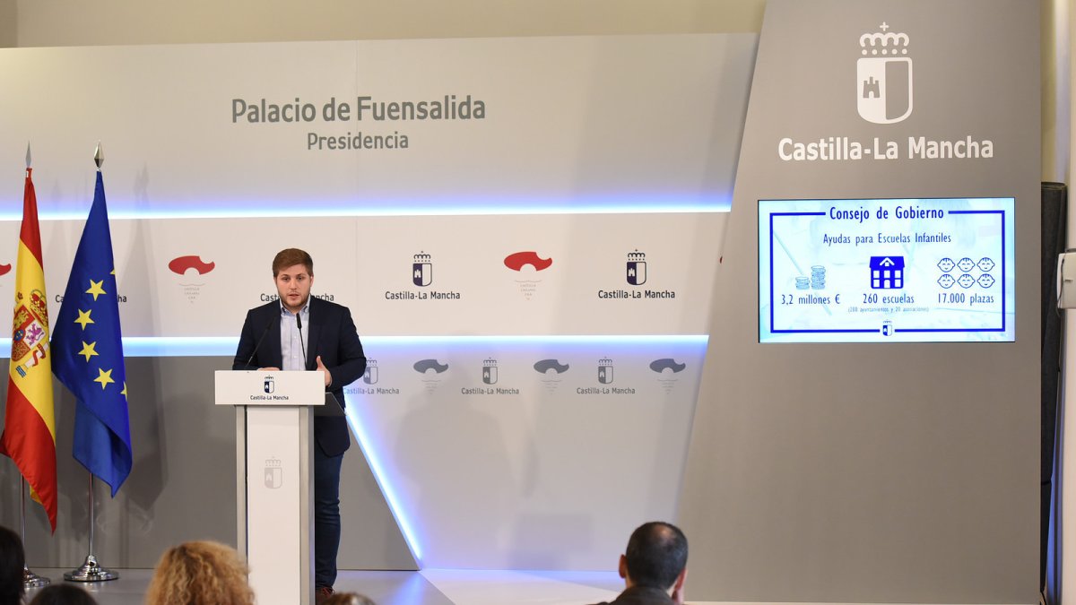 Nacho Hernando, portavoz del Gobierno de Castilla La Mancha, ayer, en comparecencia.
