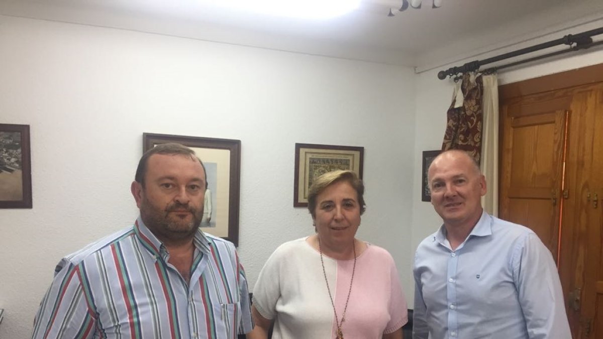 Joaquín Jiménez con la alcaldesa de Antas, Isabel Belmonte.