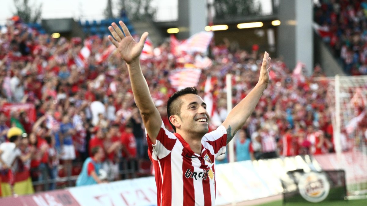 Charles celebrando un gol del Almería.