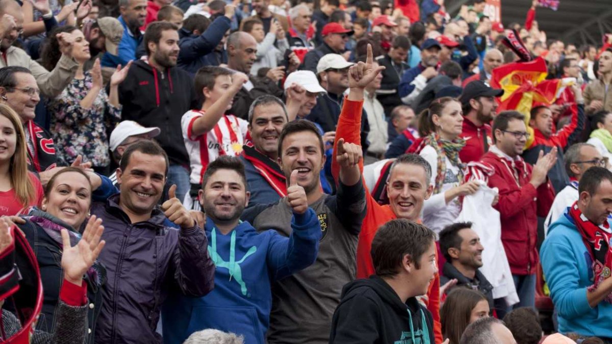La grada en la última visita del Barça al Mediterráneo.