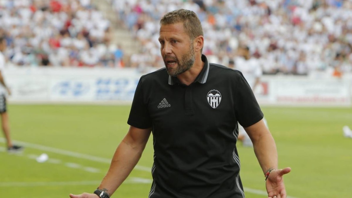 Curro Torres queda libre.