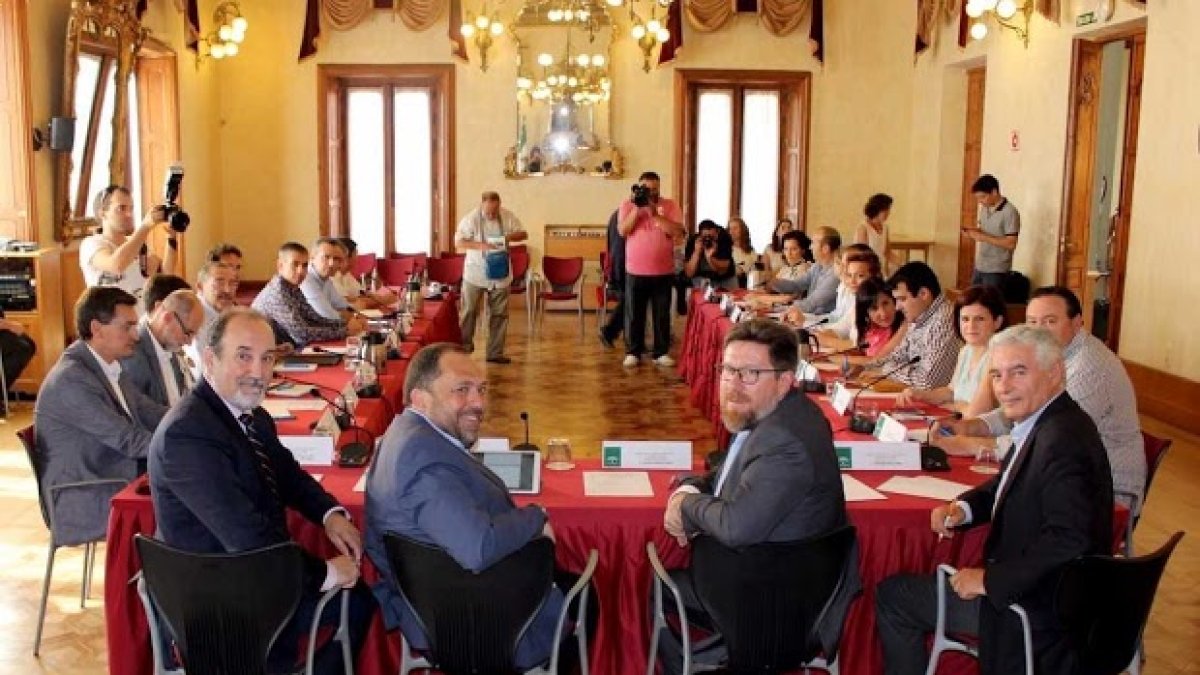 Encuentro de Rodrigo Sánchez Haro con representantes del sector hortofrutícola de Almería.