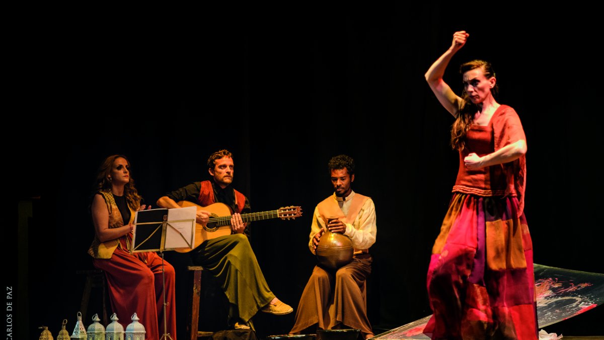 Teatro y flamenco se dieron la mano en la Alcazaba con