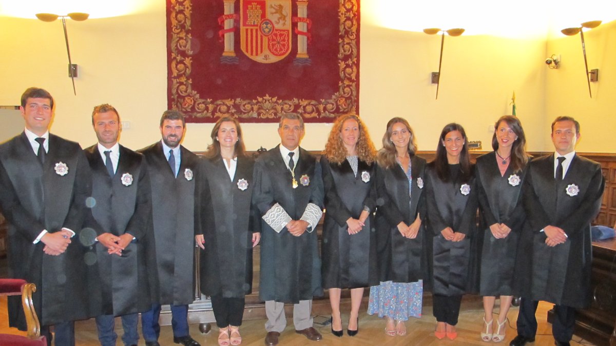 Jueces de refuerzo en la jura celebrada en Granada (foto: TSJA)