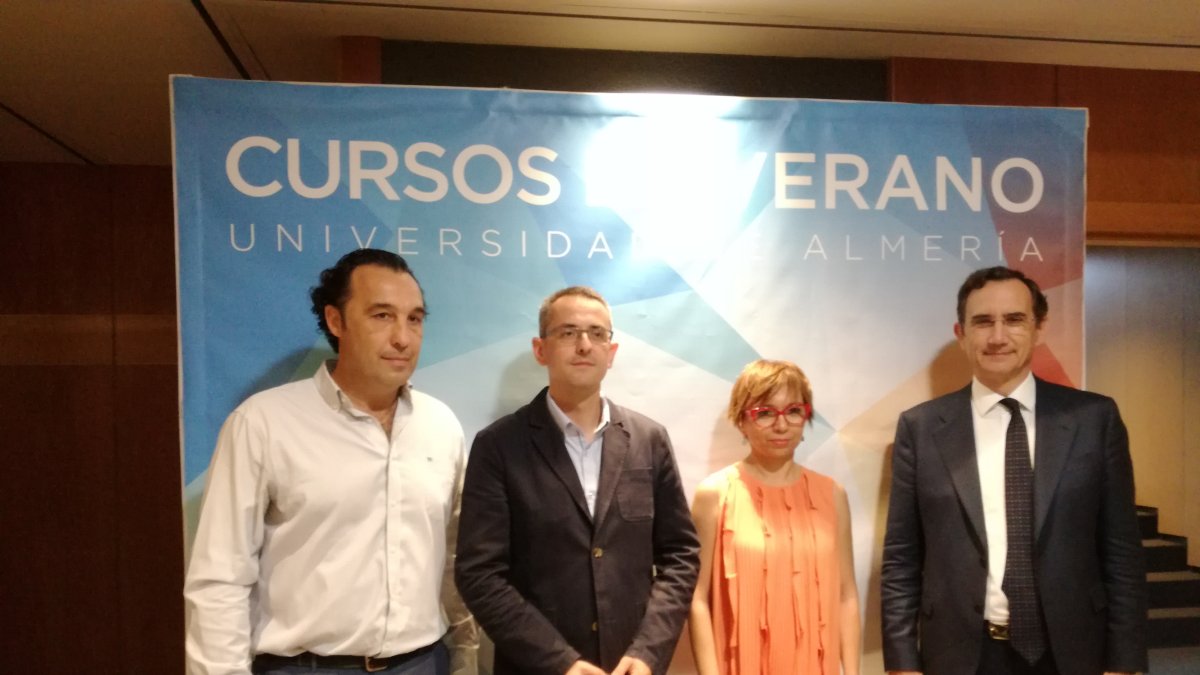 Directores del curso con responsables del Colegio y la Ual