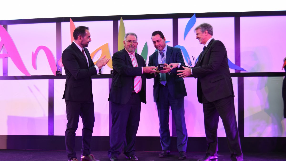 Entrega del premio a Ramón Sedeño.