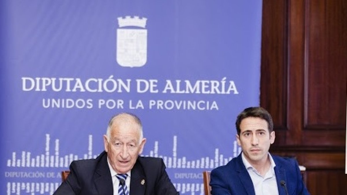 El diputado Óscar Liria junto al presidente de Diputación, Gabriel Amat.